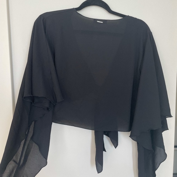 Cropped Tied Black Top - Picture 3 of 3